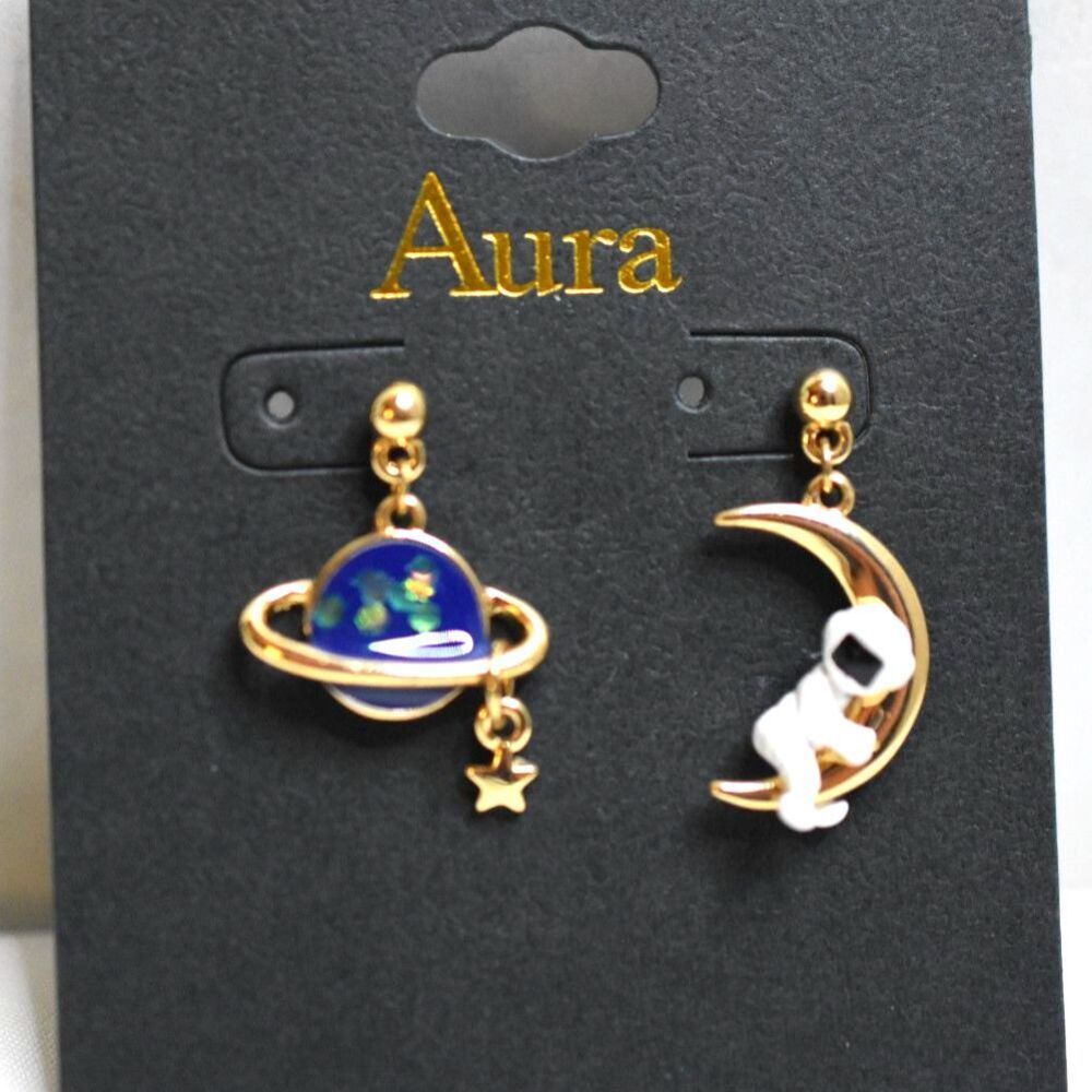 NWT Charming 3D Asymmetric Space Themed Blue Planet/White Astronaut Earrings